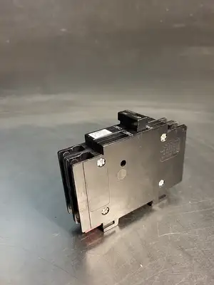 Cutler Hammer E-7819 LR43556 10A Circuit Breaker, 2 pole, (BIN 3.5.2)