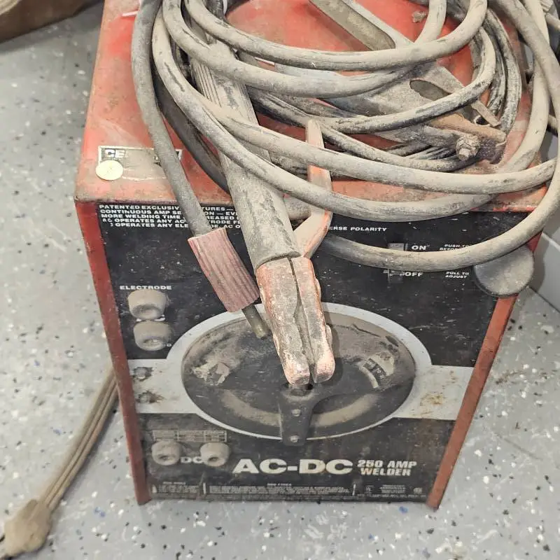 250 Amp AC/DC Stick Welder, Works
