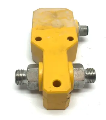 FCI-D04A4P-AP8X-H1141 | Turck  Class 2 Inline Flow Control Sensor 24VDC - Used