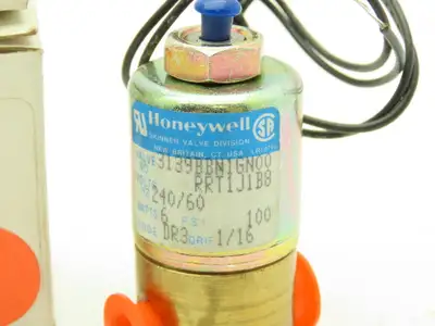 Honeywell Skinner 3139BBN1GN00 Solenoid Valve 3-Way NO 240V 100PSI 1/8" Lot of 4