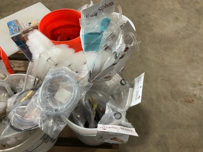 Used MIXED LOT OF BREWERS HARDWARE, BREWING ACCESSORIES, AND CLEANING UTENSILS Brewing Equipment Michigan US | Miedema Asset Management Group #1761527