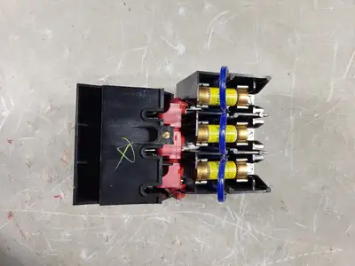 Disconnect Switch w/ 3 Times 25 Amp Fuse LPJ-25SP