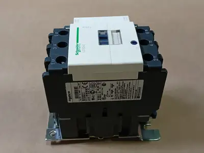 NEW SCHNEIDER ELECTRIC LC1 D40008F7