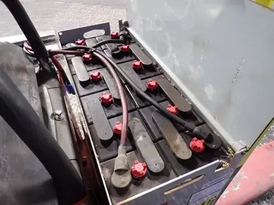 USED THE RAYMOND CORPORATION 8410