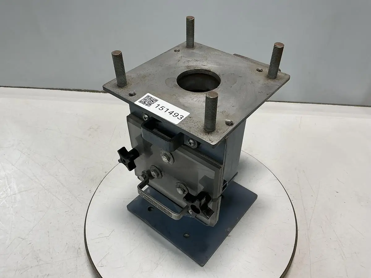 USED METAL FABRICATOR NO MODEL NUMBER / NO TAG