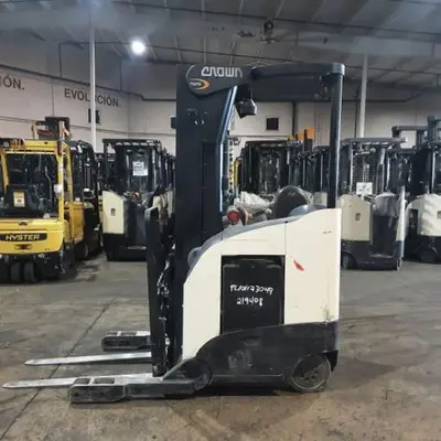 USED 2016 CROWN RR5725-45