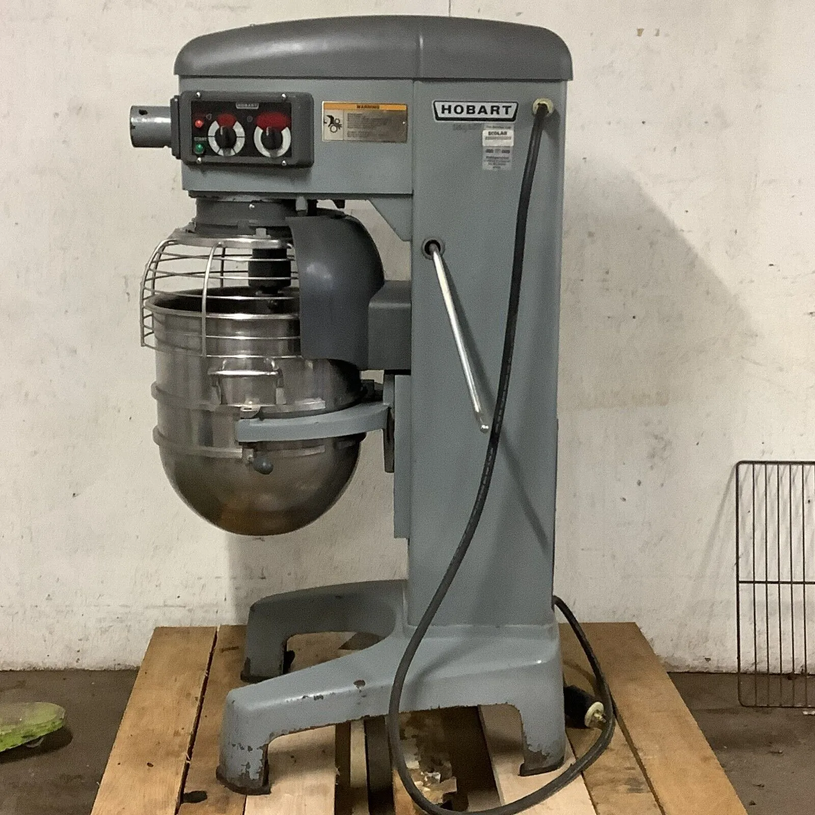 152-0470 Hobart Legacy HL400 40 Quart Commercial Mixer with Bowl and Paddle