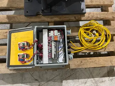 USED VIBROMATIC 12" VIBRATING BOWL FEEDER W/ H002 FEEDER/INCLINE CONTROLLER