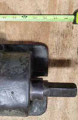 HEAVY DUTY MACHINIST VISE, 8.5IN JAW WIDTH