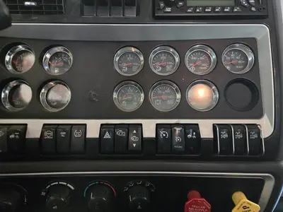 USED 2014 KENWORTH T800