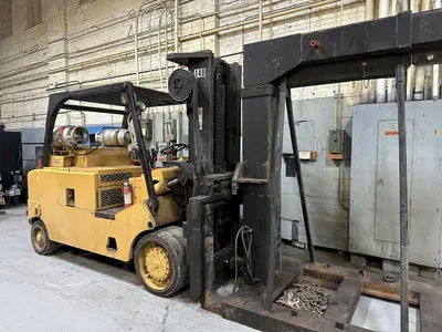 30,000 LBS ROYAL MODEL #T300B LP GAS FORKLIFT & HYDRAULIC BOOM: STOCK #19586