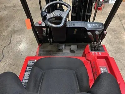 Used RAYMOND 445C35TT 3-Wheel Sit down Electric Counterbalance Forklifts Illinois US | Somerset Equipment Sales #1546174