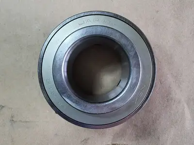 NEW SKF UC212-35S