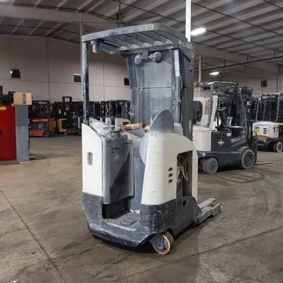 USED 2016 CROWN RR5725-45
