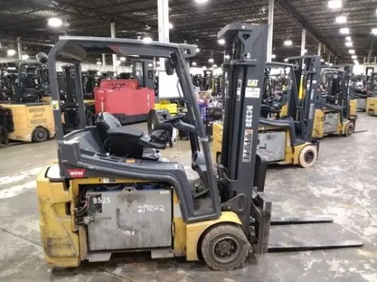 Used 2019 CATERPILLAR 2ET4000 3-Wheel Stand up Electric Counterbalance Forklifts | Russell Equipment #724023