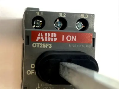 USED ABB 3-POLE 25A NON-FUSED DISCONNECT SWITCH 600V DIN/BASE MOUNT