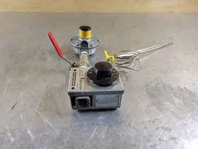 4000 BTU/HR Thermostat Control Valve w/ Gas Regulator