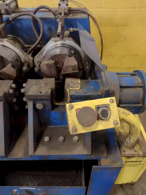 1.25" TWO HEAD ASHLAND/SWIFT MODEL #100 PIPE THREADER WITH  LANDIS LANCO 10T HEADS: STOCK #18212