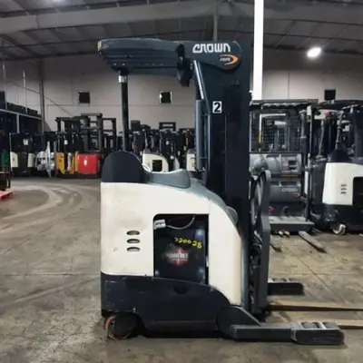 USED 2018 CROWN RR5725-45