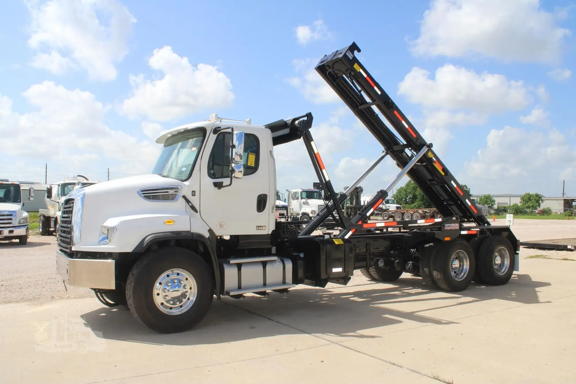 Used 2017 FREIGHTLINER 114SD Rolloff Trucks Texas US | Roll Off Truck World #1491773