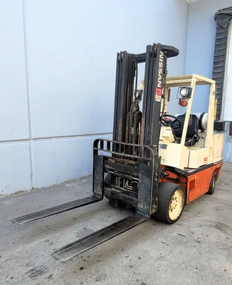 Nissan 8000 lb forklift