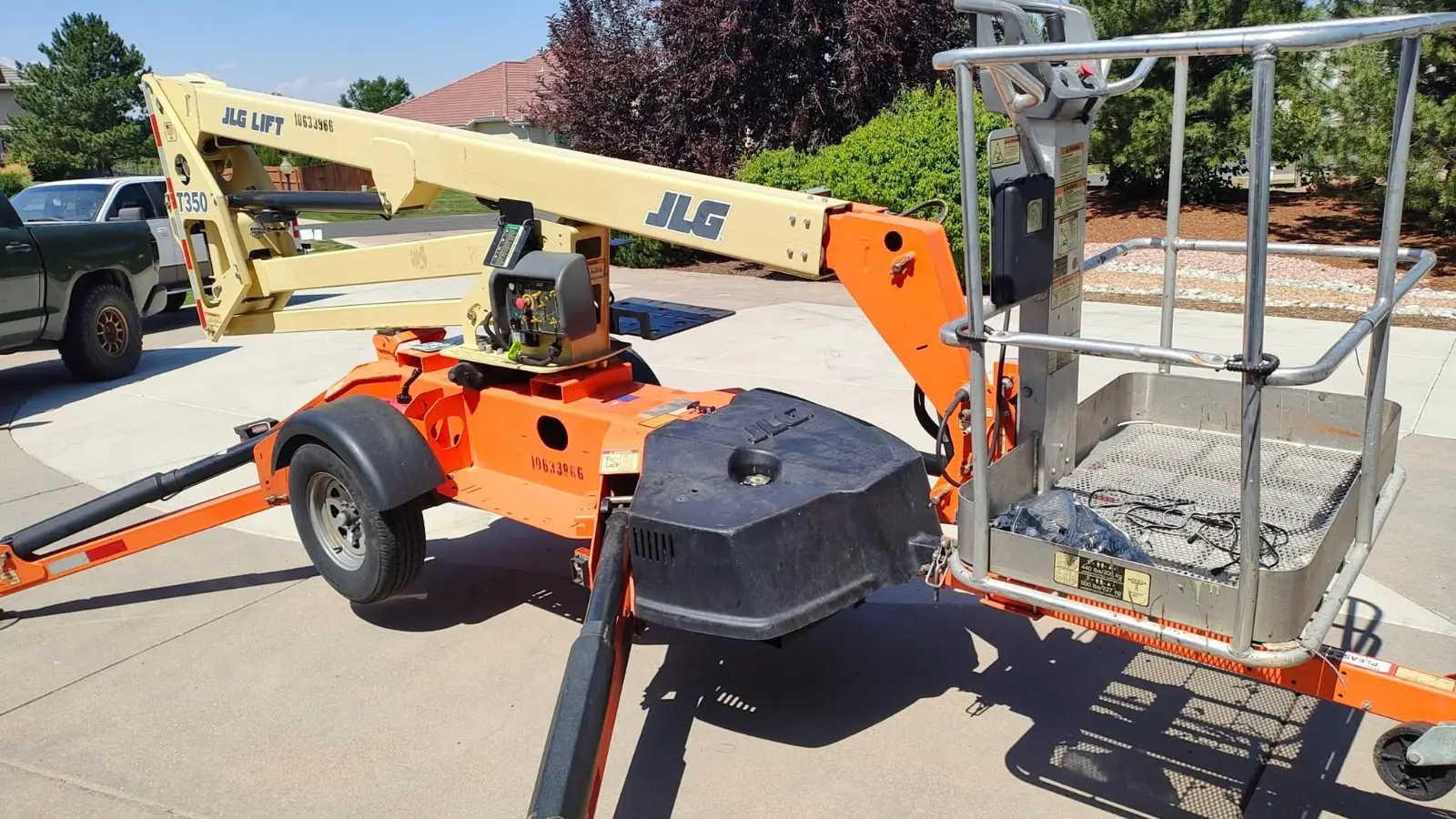USED 2017 JLG T350