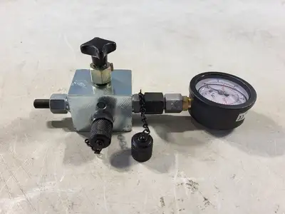 0-3700 PSI Gauge with Metering Block