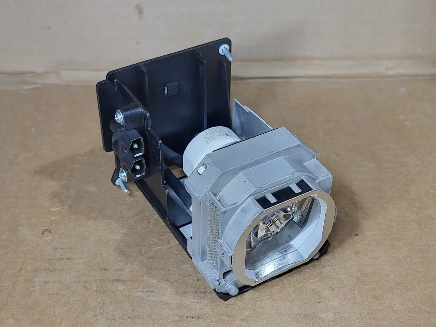 USED MITSUBISHI VLT-XL550LP