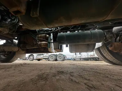 USED 2011 PETERBILT 384