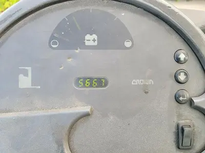 USED 2002 CROWN RR5000