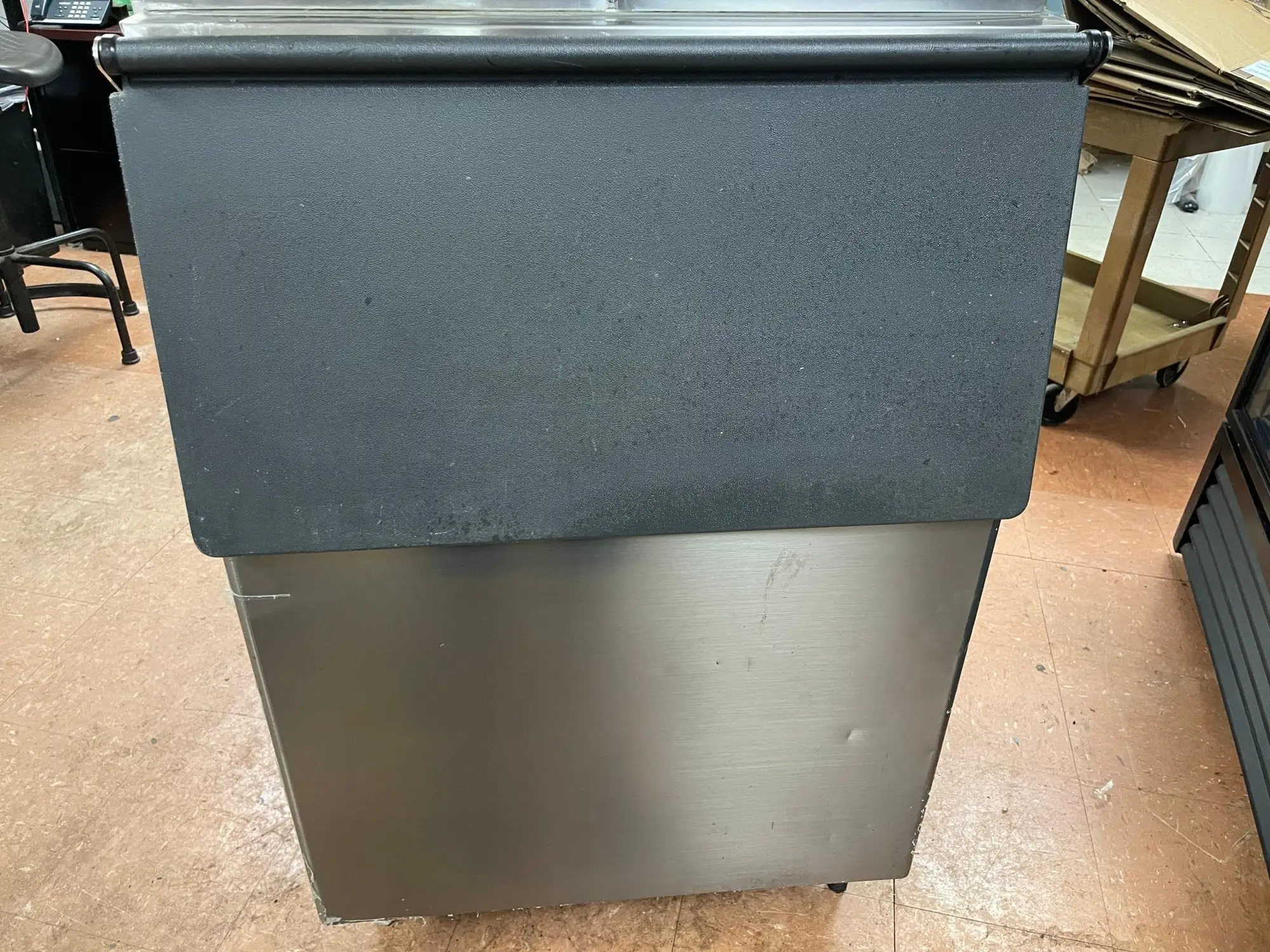 Used Hoshizaki Used 30" Hoshizaki B-500PF 500lb Ice Machine Storage Bin Restaurant Storage Containers Illinois US | Falcon Restaurant Supply #1374996