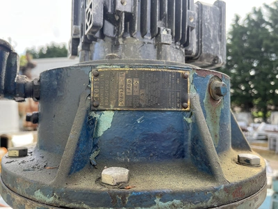 2,000L S/S mix tank with stirrer
