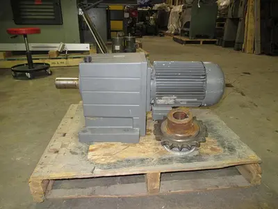 USED LENZE MOTOR/GEAR BOX UDE0530