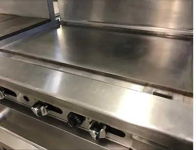 Gas range with 36" flat top gas grill