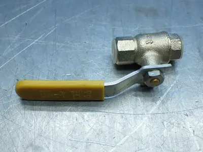 Unknown Five 1/4" Ball Valves. - 1/4-600