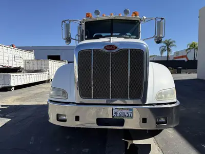USED 2012 PETERBILT 386