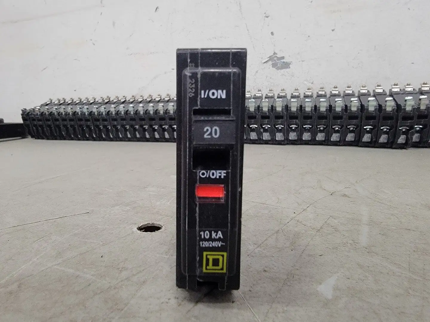 NEW SQUARE D QOB120