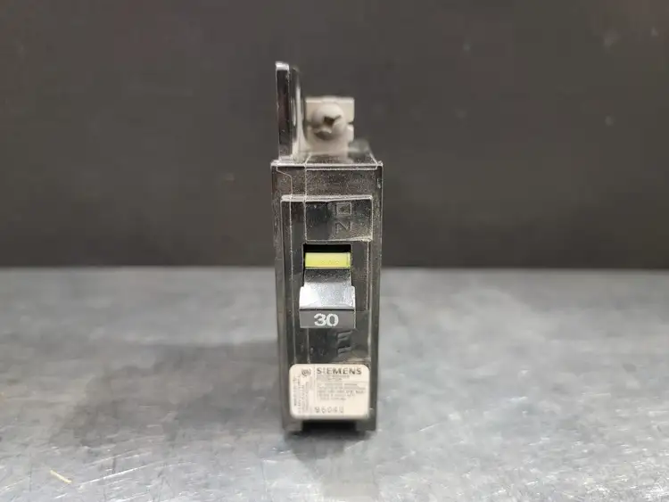 Used SIEMENS BQ130 Switchgears British Columbia CA | Lenmark #243837