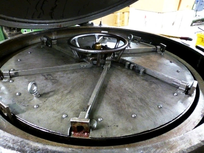 Tolhurst 40" Center-Slung chip wringer.
