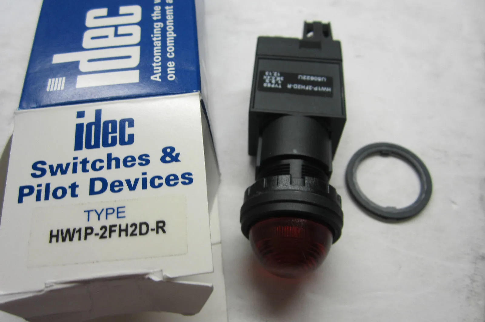 NEW IDEC HW1P-2FH2D-R PILOT LIGHT HW1P2FH2DR