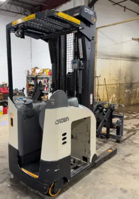 Used 2018 CROWN RD5725-32 Reach Trucks Pennsylvania US | National Lift Equipment #1382121