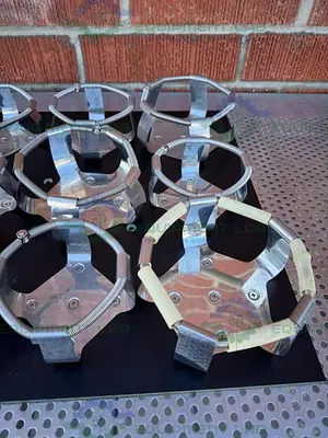 USED NEW BRUNSWICK INNOVA 42 SHAKER  PLATFORM 18" X 18" W/  FLASK HOLDERS