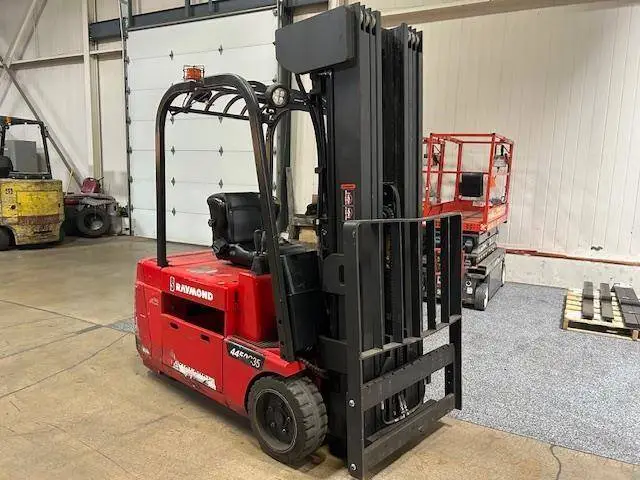 Used RAYMOND 445C35QM 3-Wheel Sit down Electric Counterbalance Forklifts Illinois US | Somerset Equipment Sales #1546139