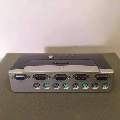 BELKIN OMNIVIEW E SERIES F1DB104P