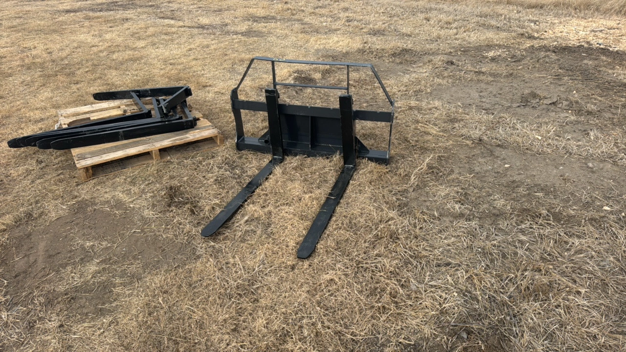 Mini Skid Steer Pallet Fork Frame	Landhonor	2025	Unused	MPF-11-2000G