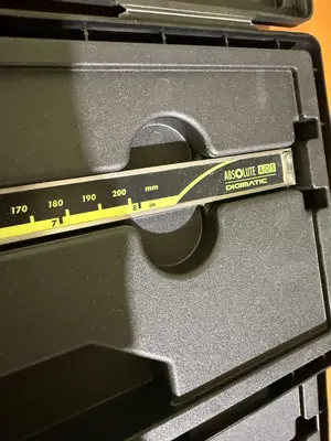 Mitutoyo Absolute AOS Digimatic Digital Caliper 0-7" & Mitutoyo Absolute IP67 Coolant Proof