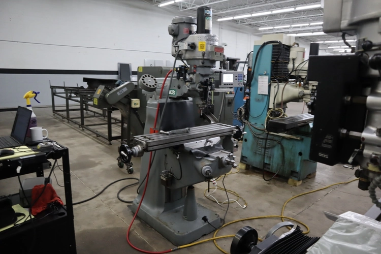 Used 1981 BRIDGEPORT SERIES I Vertical Mills Minnesota US | Machinesused.com #1513232