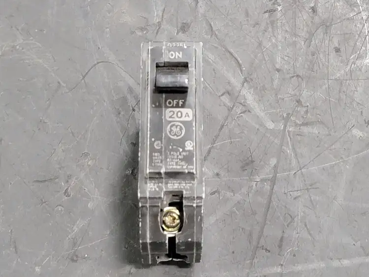 Used GENERAL ELECTRIC THQL1120 Switchgears British Columbia CA | Lenmark #241393