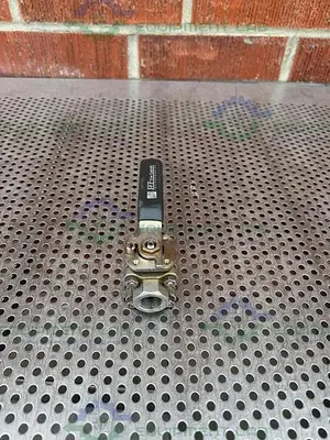 USED SVF -F. C. I. R86666ATSE COMPRESSION BALL VALVE W/ 1" THREADED FITTING 1500PSI