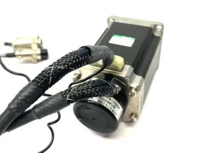 Used Sanyo Denki Step-Syn 2-Phase Stepping Motor 1.8º Step Angle 3A Brushless Motors Michigan US | Maverick Industrial Sales #1392428